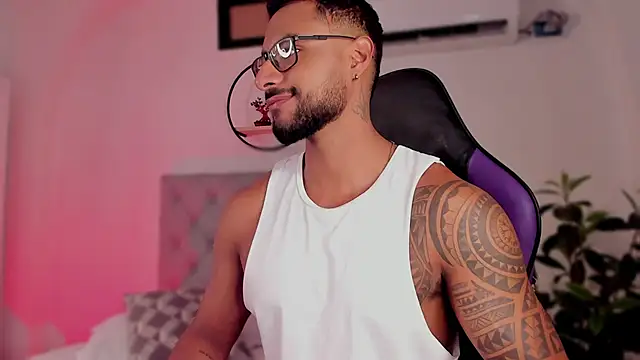 LiamGarcia1 online show from 01/09/25, 12:30