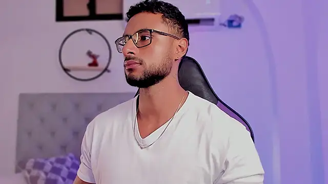 LiamGarcia1 online show from 02/04/25, 12:33