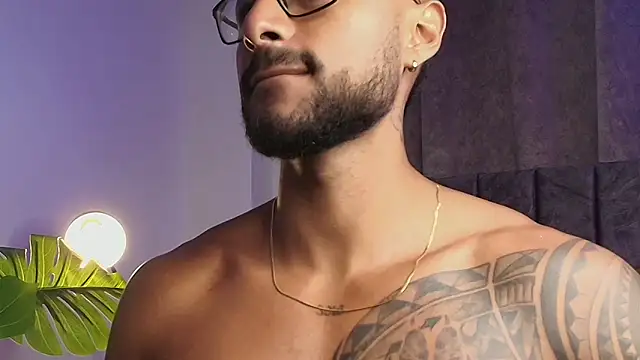 LiamGarcia1 online show from 02/09/25, 04:40