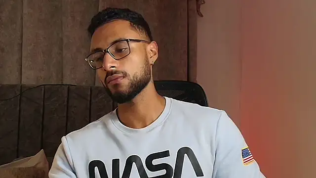 LiamGarcia1 online show from 02/13/25, 12:13