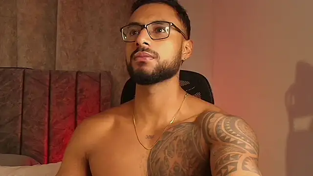 LiamGarcia1 online show from 02/15/25, 12:37