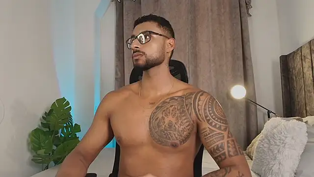 LiamGarcia1 online show from 03/11/25, 02:18