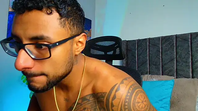 LiamGarcia1 online show from 09/18/25, 12:40