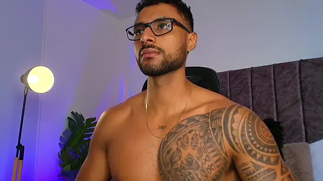 LiamGarcia1 online show from 11/21/25, 02:16