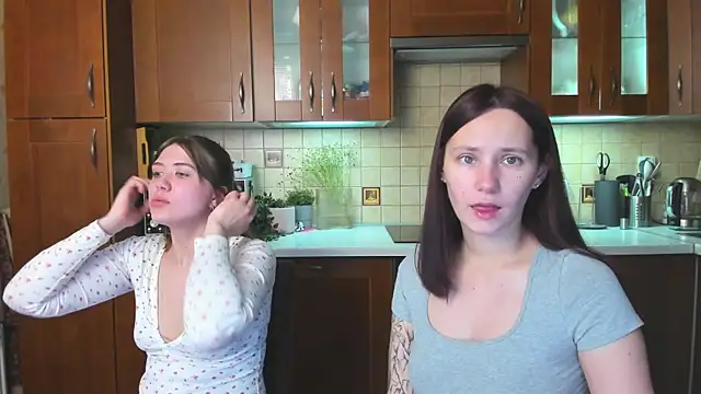 HotCaramellsTV online show from 04/25/26, 10:40