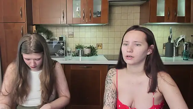 HotCaramellsTV online show from 06/08/26, 11:32