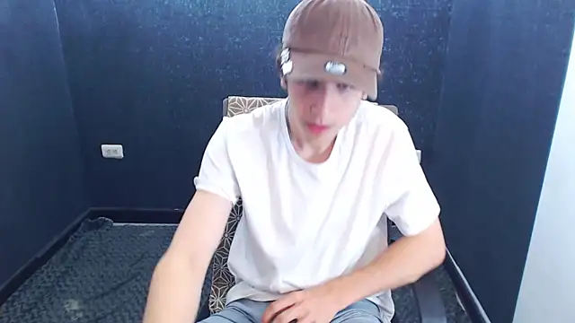 Kerverr  online show from 11/08/25, 03:56