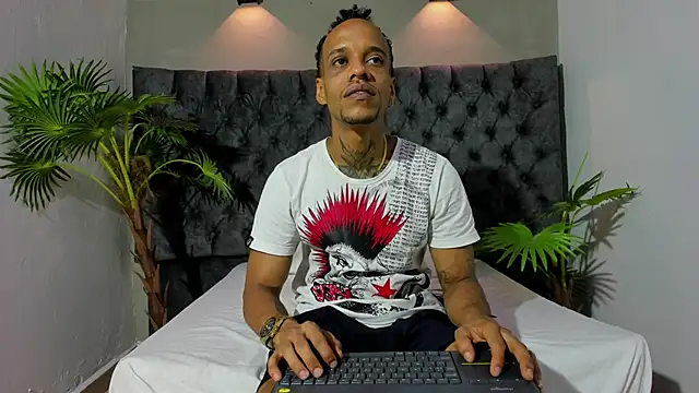 Snapshot of Salomon_koude chatting on 04/26/26, 02:31 Salomon koude online show from 04/26/26, 02:31
