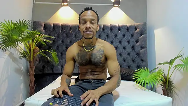 Snapshot of Salomon_koude chatting on 05/18/26, 01:06 Salomon koude online show from 05/18/26, 01:06