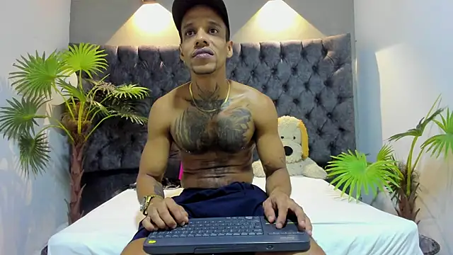 Snapshot of Salomon_koude chatting on 05/30/26, 02:25 Salomon koude online show from 05/30/26, 02:25