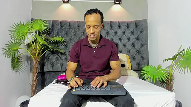 Snapshot of Salomon_koude chatting on 06/01/26, 01:13 Salomon koude online show from 06/01/26, 01:13