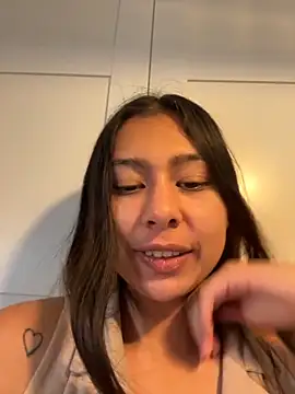 Im sophia1 online show from 11/18/25, 04:33