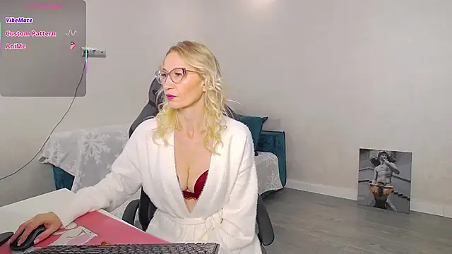 Snapshot of Sofia_Soul chatting on 09/30/25, 06:35 Sofia Soul online show from 09/30/25, 06:35