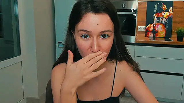 Snapshot of ameli_moon chatting on 12/15/24, 08:04 ameli moon online show from 12/15/24, 08:04