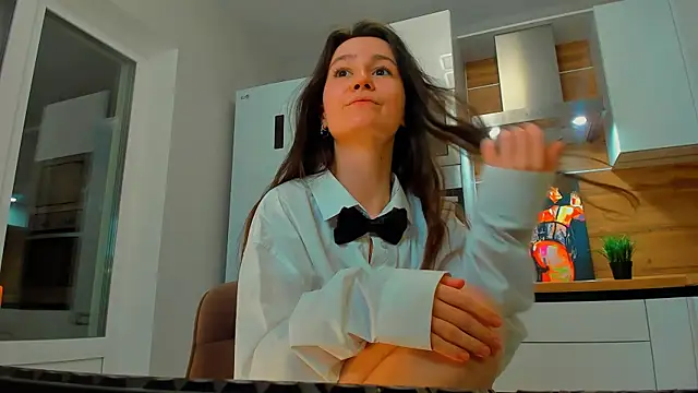 Snapshot of ameli_moon chatting on 01/14/25, 04:08 ameli moon online show from 01/14/25, 04:08