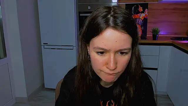 Snapshot of ameli_moon chatting on 02/18/25, 04:37 ameli moon online show from 02/18/25, 04:37