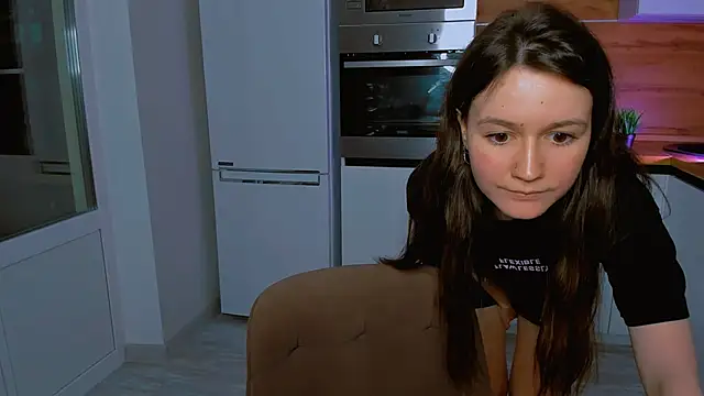 Snapshot of ameli_moon chatting on 02/27/25, 06:09 ameli moon online show from 02/27/25, 06:09