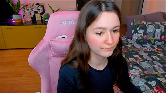 Snapshot of ameli_moon chatting on 09/20/25, 01:56 ameli moon online show from 09/20/25, 01:56