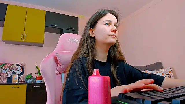 Snapshot of ameli_moon chatting on 09/27/25, 11:04 ameli moon online show from 09/27/25, 11:04