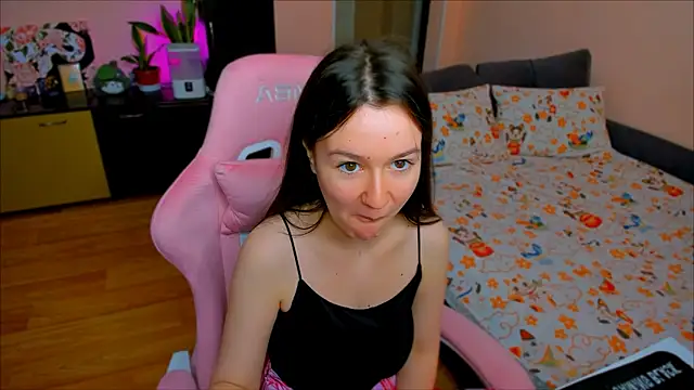 Snapshot of ameli_moon chatting on 10/19/25, 01:45 ameli moon online show from 10/19/25, 01:45