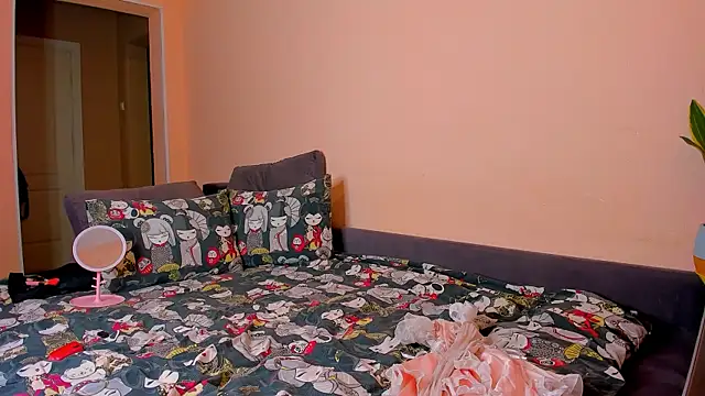 Snapshot of ameli_moon chatting on 10/25/25, 07:08 ameli moon online show from 10/25/25, 07:08