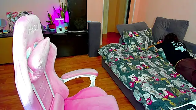 Snapshot of ameli_moon chatting on 10/28/25, 01:36 ameli moon online show from 10/28/25, 01:36