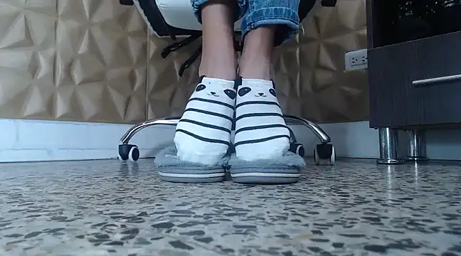 AmiraDulcee online show from 12/21/24, 04:57