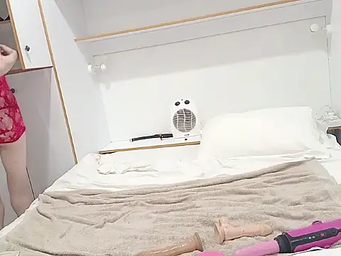 Snapshot of AmyAllure chatting on 09/24/25, 06:00 AmyAllure online show from 09/24/25, 06:00