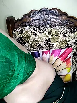 Snapshot of Fair-magic-woman chatting on 09/12/25, 07:03 Fair-magic-woman online show from 09/12/25, 07:03