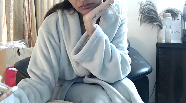 Snapshot of trippy_tina chatting on 12/23/24, 06:11 trippy tina online show from 12/23/24, 06:11