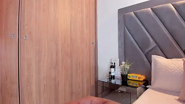 brenda nova18 online show from 10/02/25, 09:11