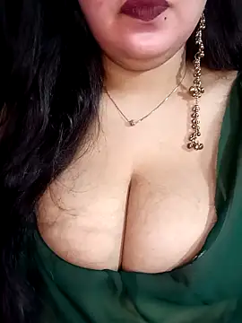 Snapshot of Suhanakhan00 chatting on 05/03/26, 10:10 Suhanakhan00 online show from 05/03/26, 10:10