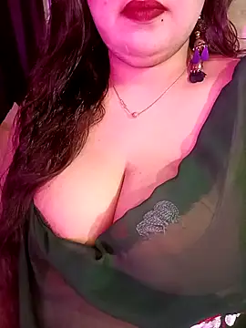 Snapshot of Suhanakhan00 chatting on 05/13/26, 10:56 Suhanakhan00 online show from 05/13/26, 10:56