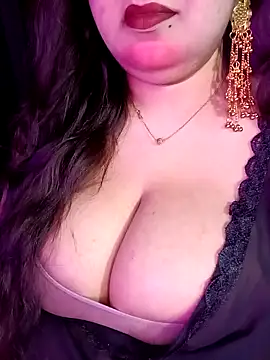 Snapshot of Suhanakhan00 chatting on 05/21/26, 05:53 Suhanakhan00 online show from 05/21/26, 05:53