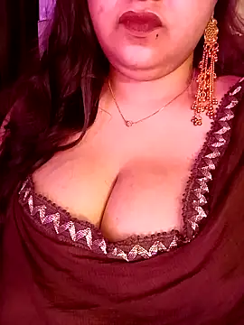Snapshot of Suhanakhan00 chatting on 05/22/26, 10:21 Suhanakhan00 online show from 05/22/26, 10:21