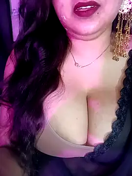 Snapshot of Suhanakhan00 chatting on 05/27/26, 12:35 Suhanakhan00 online show from 05/27/26, 12:35