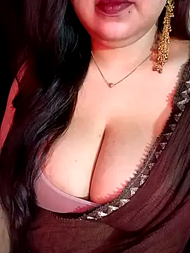 Snapshot of Suhanakhan00 chatting on 06/03/26, 06:13 Suhanakhan00 online show from 06/03/26, 06:13