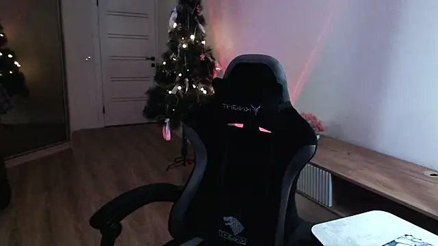 Snapshot of Princess_Shy___ chatting on 02/09/25, 03:56 Princess Shy online show from 02/09/25, 03:56