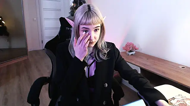 Snapshot of Princess_Shy___ chatting on 02/10/25, 01:22 Princess Shy online show from 02/10/25, 01:22