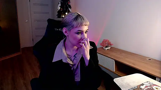 Snapshot of Princess_Shy___ chatting on 02/13/25, 12:54 Princess Shy online show from 02/13/25, 12:54