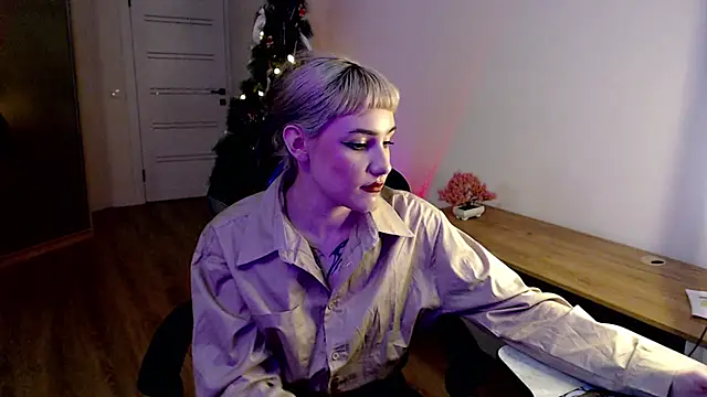 Snapshot of Princess_Shy___ chatting on 02/13/25, 03:56 Princess Shy online show from 02/13/25, 03:56