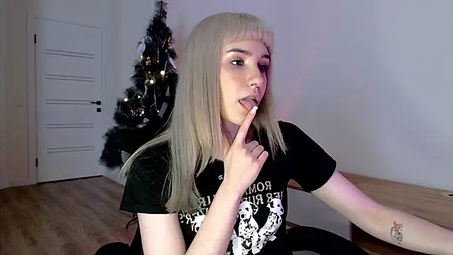 Snapshot of Princess_Shy___ chatting on 02/18/25, 02:38 Princess Shy online show from 02/18/25, 02:38