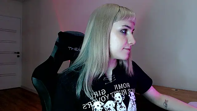 Snapshot of Princess_Shy___ chatting on 02/19/25, 07:38 Princess Shy online show from 02/19/25, 07:38