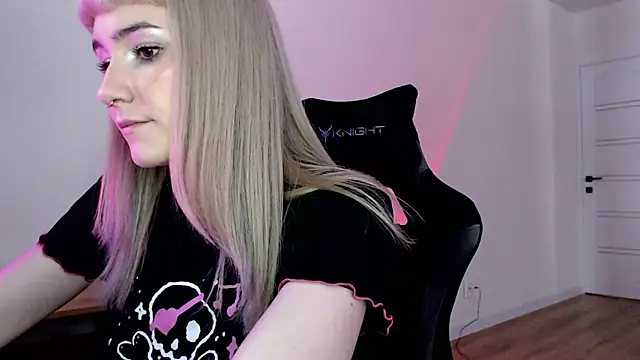 Snapshot of Princess_Shy___ chatting on 02/22/25, 01:13 Princess Shy online show from 02/22/25, 01:13