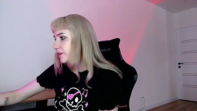 Snapshot of Princess_Shy___ chatting on 03/03/25, 02:15 Princess Shy online show from 03/03/25, 02:15