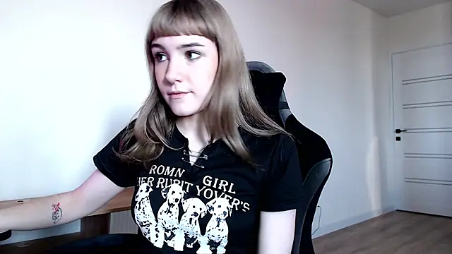 Snapshot of Princess_Shy___ chatting on 03/07/25, 02:01 Princess Shy online show from 03/07/25, 02:01