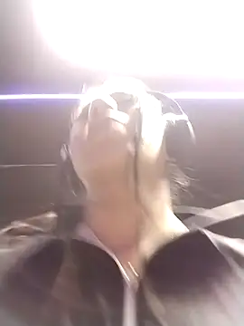 Snapshot of Karenn12 chatting on 09/19/25, 02:13 Karenn12 online show from 09/19/25, 02:13