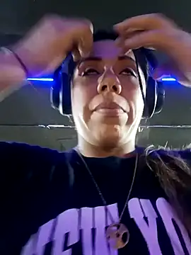 Snapshot of Karenn12 chatting on 11/05/25, 02:11 Karenn12 online show from 11/05/25, 02:11