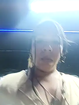 Snapshot of Karenn12 chatting on 11/13/25, 02:10 Karenn12 online show from 11/13/25, 02:10