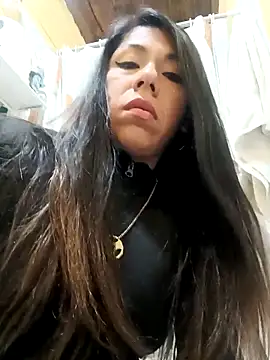 Snapshot of Karenn12 chatting on 11/16/25, 03:23 Karenn12 online show from 11/16/25, 03:23